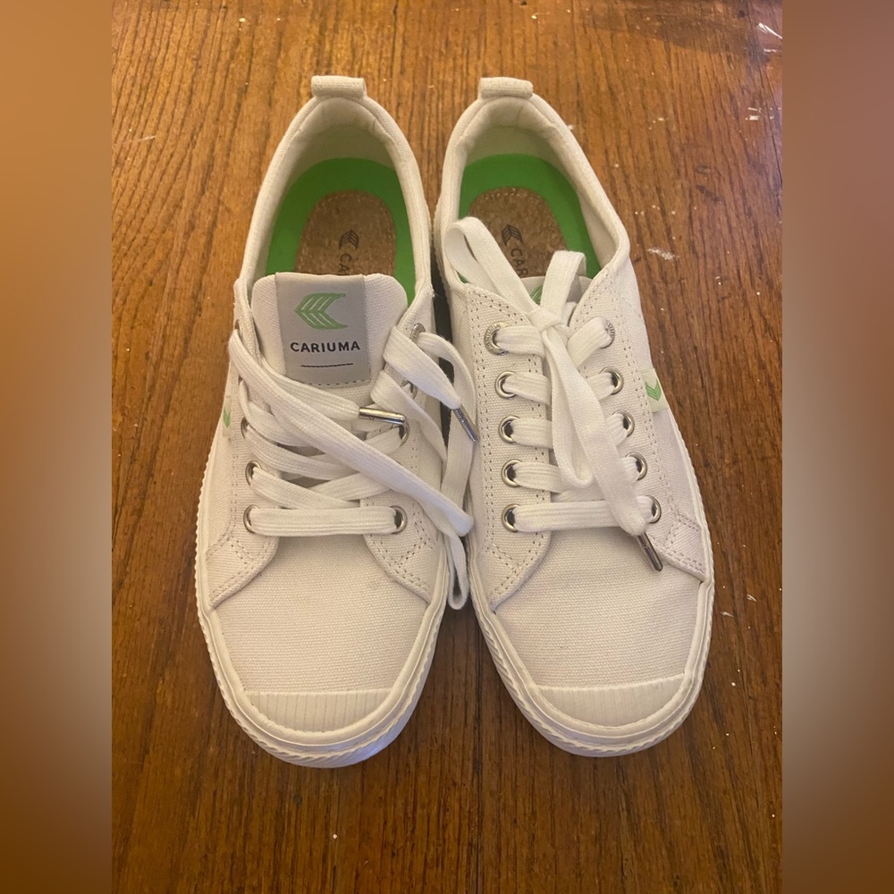 Cariuma size 7.5